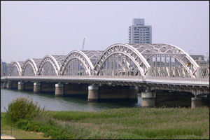 十三大橋
